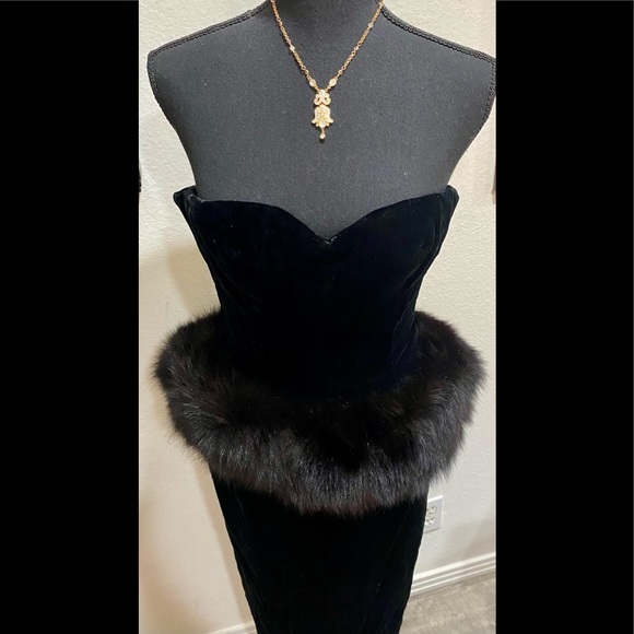 Victor Costa Dresses & Skirts - Victor Costa for Neiman Marcus, black velvet sweetheart neckline Prom dress, 2